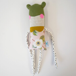 Cuddler Βατραχίνα υφασμάτινη λινή και βαμβακερή κούκλα σχεδιασμένοι με μακριά χέρια