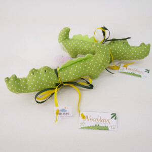 Κροκόδειλος μπομπονιέρα βάπτισης με κουφέτα crispy Χατζηγιαννάκη